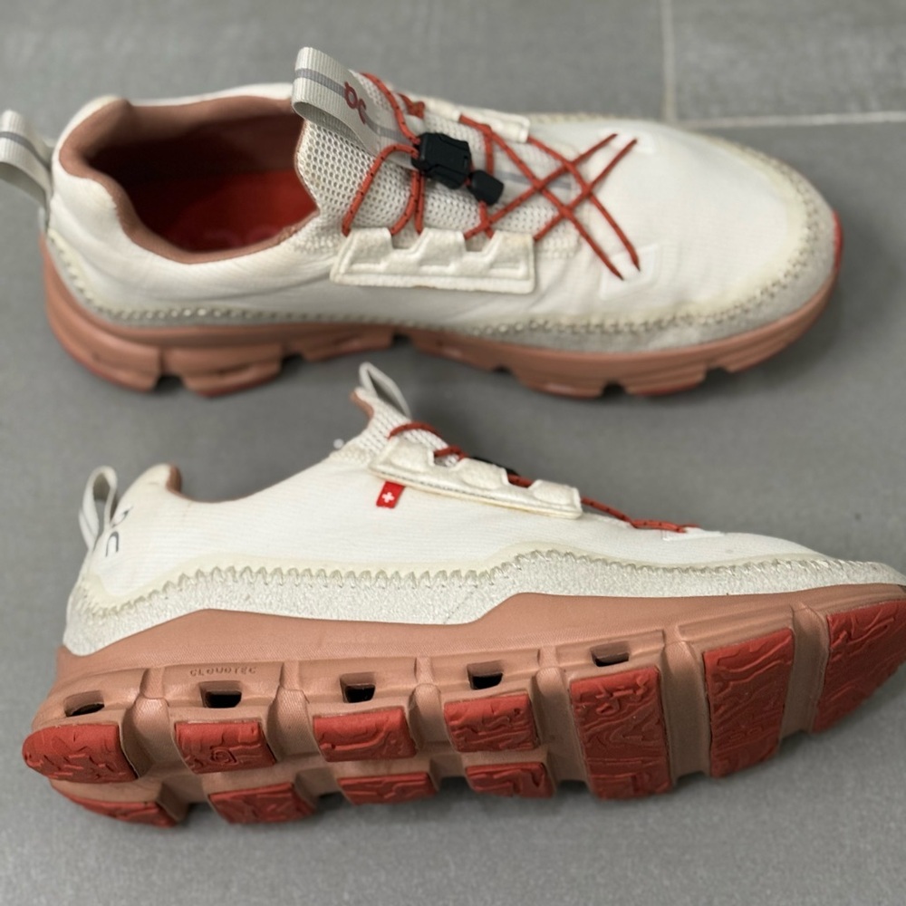 On Running Women's Sneakers in White and Rust - Picture 7 of 9